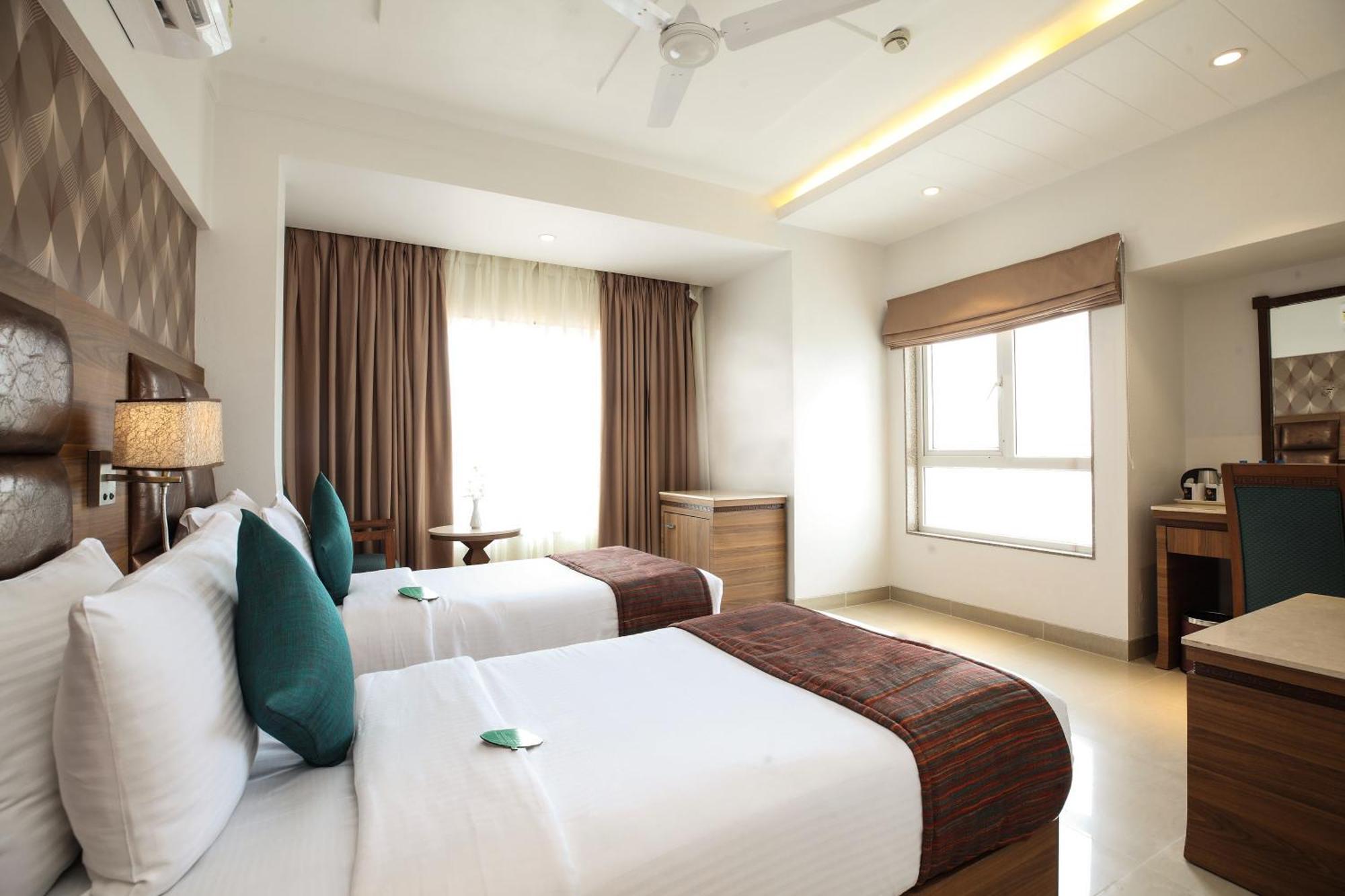 Click Hotel Насик Экстерьер фото