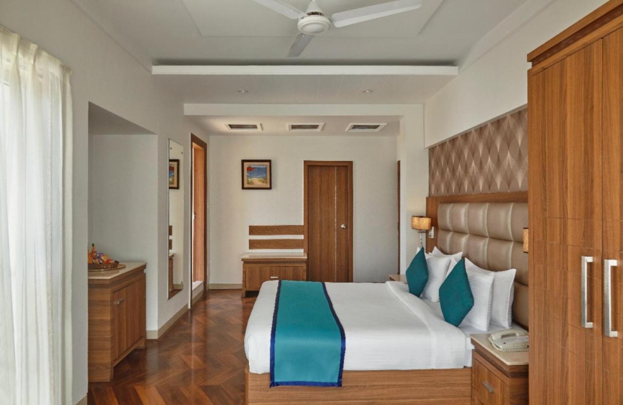 Click Hotel Насик Экстерьер фото