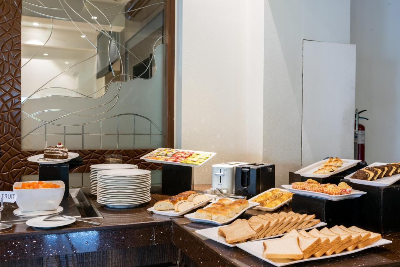 Click Hotel Насик Экстерьер фото