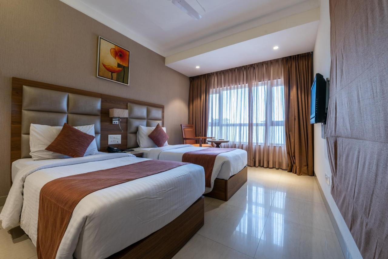 Click Hotel Насик Экстерьер фото