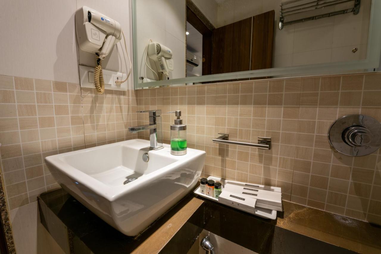 Click Hotel Насик Экстерьер фото